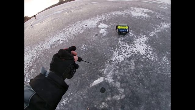 Рыбалка со льда на блесну, моя тактика ловли на не знакомом водоёме, смотреть онлайн