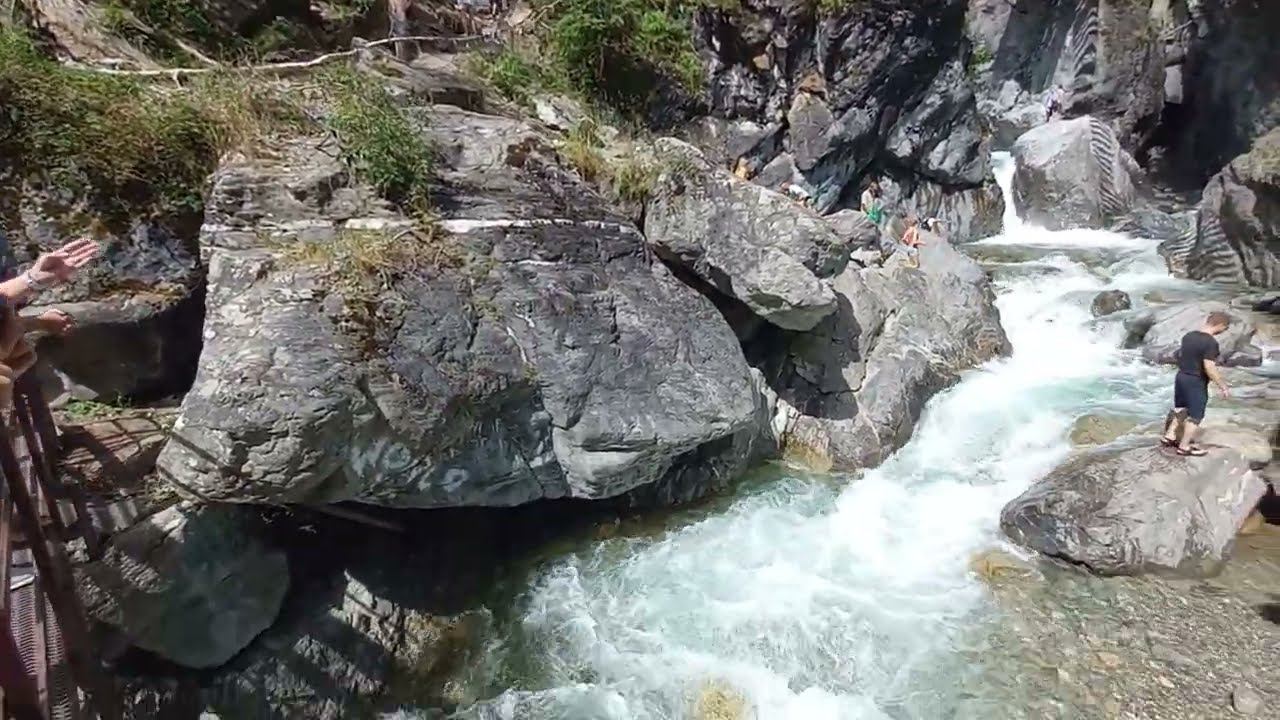 Прогулка до первого водопада на Аршане (Республи­ка Бурятия) #Аршан #лето2023 #республикабурятия смотреть онлайн