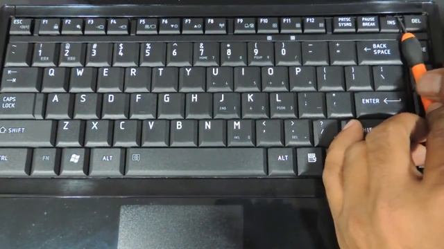 Toshiba Satellite L300 How to replace the keyboard DIY easy and simple смотреть онлайн