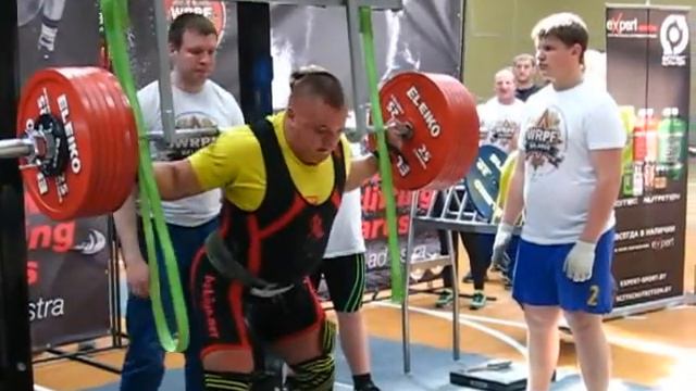 1-й чемпионат страны федерации WRPF Беларусь.Виталий Громыко,приседания 330кг. смотреть онлайн