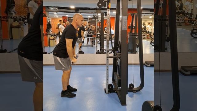 Разгибания рук на блоке стоя