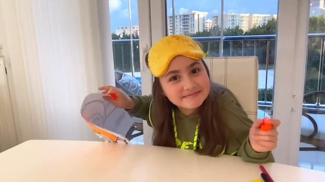Annem ile 3 Renk Boyama -3 Marker Challenge with My Mama смотреть онлайн