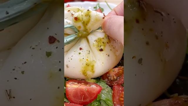 Салат с сыром Буррата смотреть онлайн