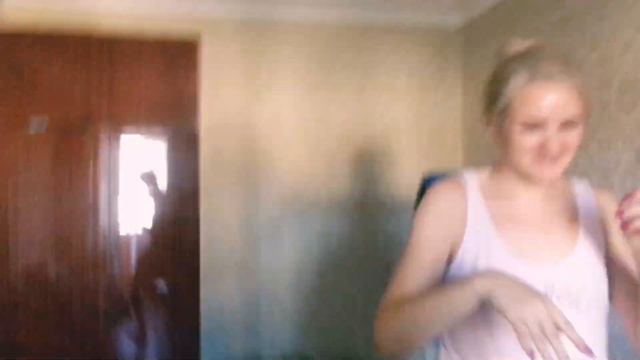 ПРАНК НАД ДЕВУШКОЙ (солёный бутерброд) смотреть онлайн