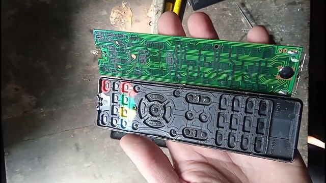Ремонт пульта World Vision T62D своїми руками проблема залитий та знос графіту . смотреть онлайн