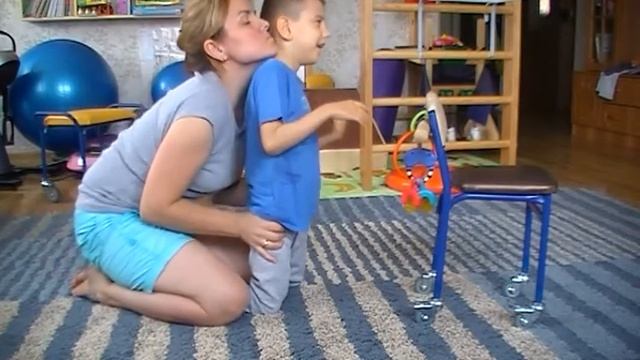 Ходьба на коленях с нижними поддержками смотреть онлайн
