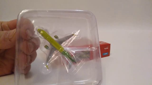 Коллекционная модель самолёта Эмбраер 170 в цветах S7. смотреть онлайн