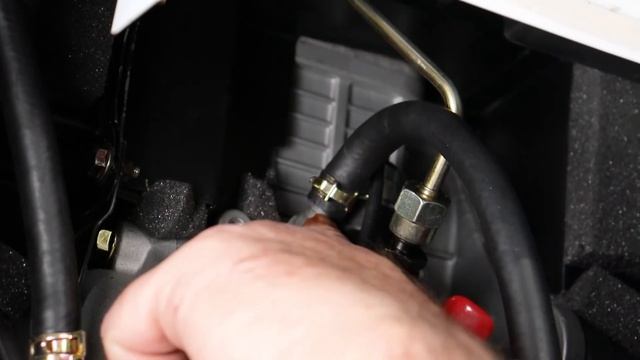 Hyundai Diesel Generators ( DHY6000SE / 8000SELR / 8000SELR-T ) Adding and Draining Oil & Fuel смотреть онлайн