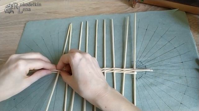 №33: Овальное дно. Плетение из газетных трубочек. смотреть онлайн