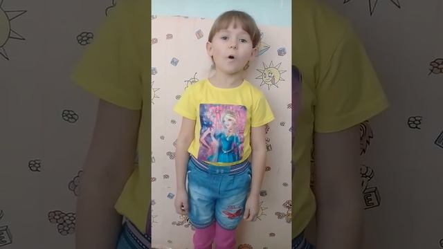 Страна читающая - Арина Вологдина читает произведение «Бежит тропинка с бугорка» М. И. Цветаевой смотреть онлайн