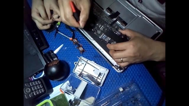 Macbook Air A1369 Cleaning Motherboard смотреть онлайн