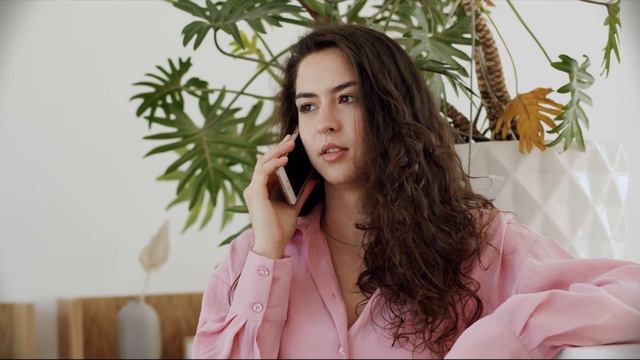 Пара заказала семейную фотосессию и получила от фотографа снимки, заставившие их смеяться смотреть онлайн