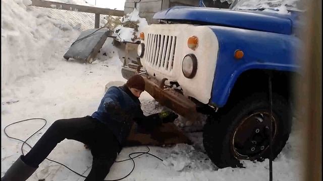 ГАЗ-53 Лед в радиаторе! Заменил переднюю подушку кабины | Продолжаю ремонт смотреть онлайн