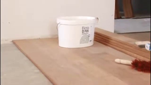 Plank Installation Using Bona Adhesive D705 смотреть онлайн
