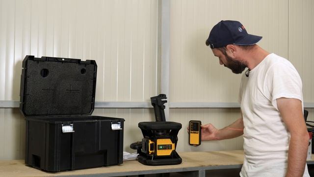 457 metri! Nivela laser rotativa DeWalt DCE074D1R 18V XR | Spectaculos! смотреть онлайн