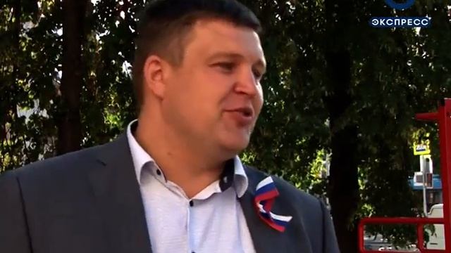 У Дома молодежи на День флага прошел флешмоб «Пенза - сердце России» смотреть онлайн