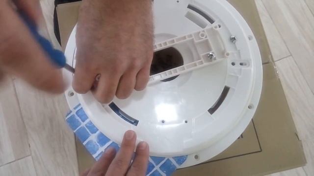 Установка прожектора Aquaviva LED в Галогеновый прожектор Aquant смотреть онлайн