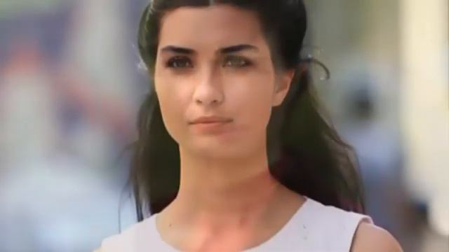 ¡Tuba Büyüküstün reveló honestamente a la prensa sensacionalista que estaba enamorada de Engin Akyü смотреть онлайн