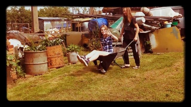 ЕДЕМ В СОСЕДНЕЕ СЕЛО НА ДИСКОТЕКУ!!! смотреть онлайн