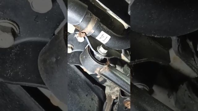 Почему вылетает сайлентблок на RAV4 #toyota #toyotarav4 #lexusnx #рав4 смотреть онлайн