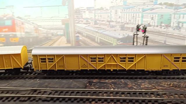 BRAWA. Локомотив со звуком.V100. и Вагоны Roco.BRAWA. Locomotive With Sound.V100. And Roco Carriages