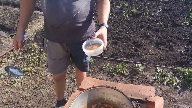 Макароны по-татарски в казане на костре смотреть онлайн