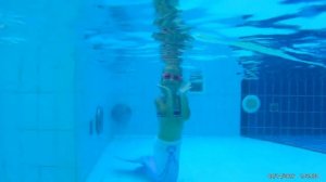 Маленькая русалочка. Хвост русалки. Как плавать с хвостом русалки.