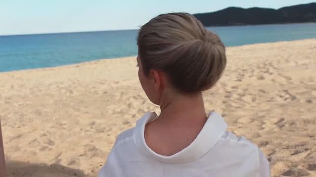 Как быстро сделать прическу для пляжа?