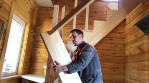 Лестница с поворотом на 90 градусов на второй этаж с забежными ступенями.