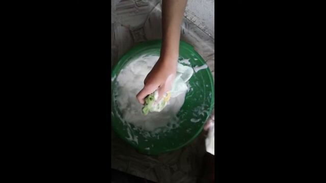 Как сделать целый тазик пены из одного куска мыла!!! смотреть онлайн