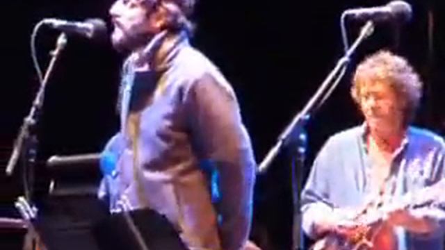 Ray LaMontagne sings Tears of Rage with Levon Helm Mt. Jam VI.wmv 6/5/10 смотреть онлайн