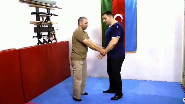 КАК ЗАЩИТИТЬ СЕБЯ на улице 7 простых приемов САМООБОРОНЫ смотреть онлайн