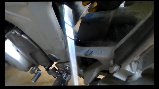 Как снять аккумулятор TDM 850 смотреть онлайн