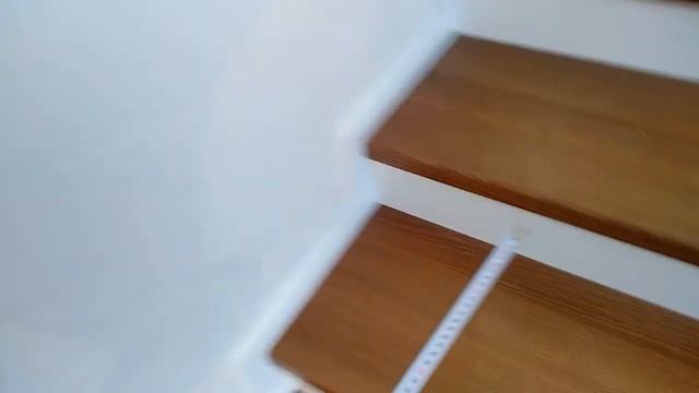 Обшивка деревянными ступенями лестницы из бетона . Обзор после монтажа.. смотреть онлайн