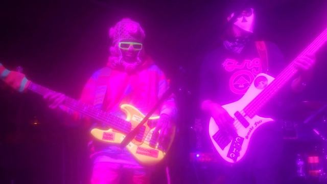 ERIC GALES featuring MONO NEON at The RAILGARTEN смотреть онлайн