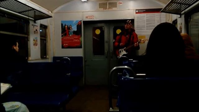 ОЧЕНЬ КРАСИВО ПОЕТ/ МУЗЫКАНТЫ В ЭЛЕКТРИЧКЕ. ПРИНЦЕССА МИЛАНА смотреть онлайн