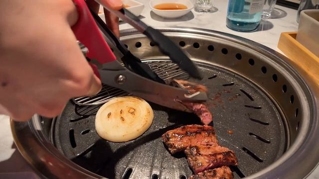 Best Korean BBQ in Bellevue, WA? ? | Inside the new Woobling K-BBQ | The Vue - Foodie Adventures смотреть онлайн