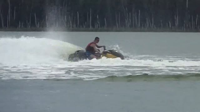 Я отжигаю на YAMAHA GP1300-R смотреть онлайн