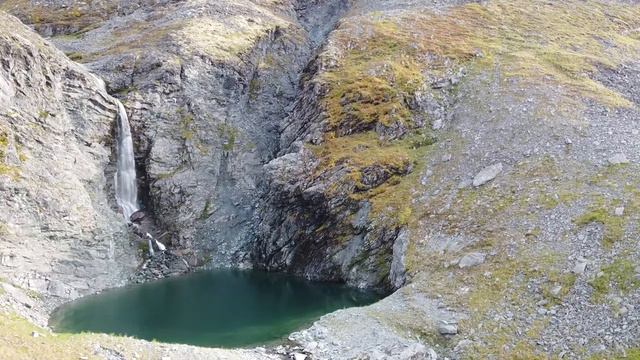 Водопад и озеро на притоке р. Мал. Уса. смотреть онлайн