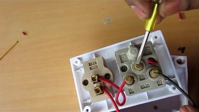 Switch socket connection in Hindi смотреть онлайн