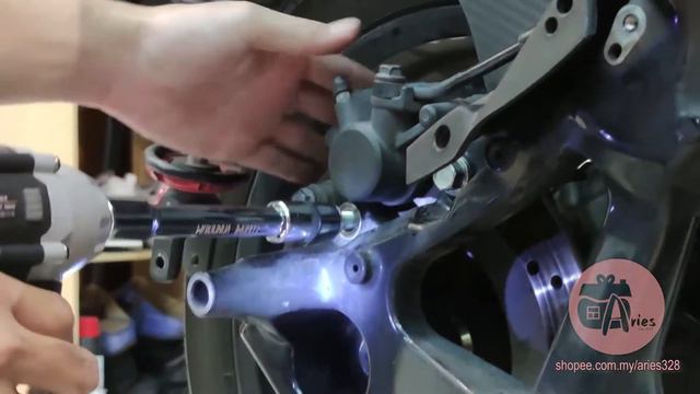 Yamaha XMAX Fender Mudguard Review and Installation смотреть онлайн