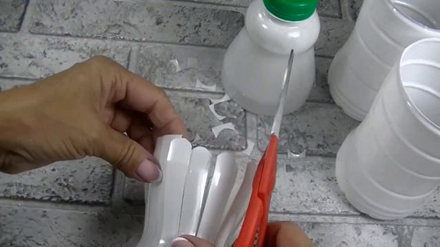 Ромашка из пластиковых бутылок Цветы из пластиковых бутылок для сада Цветы из горлышек . смотреть онлайн