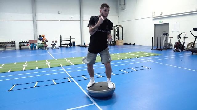 Улучшаем работу ног в боксе! смотреть онлайн