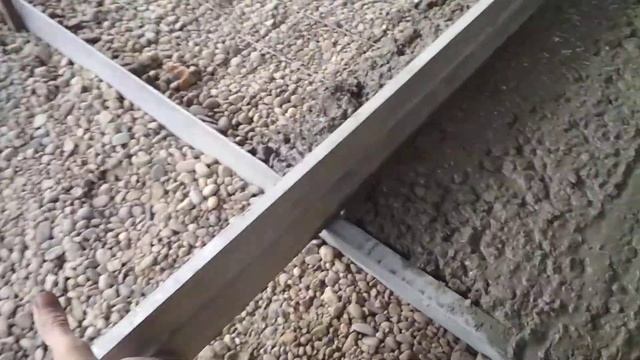 Заливка двора бетоном бетономешалкой