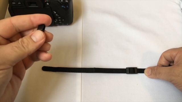 Attach a Neck strap to your DSLR camera...The Canon way!!! смотреть онлайн