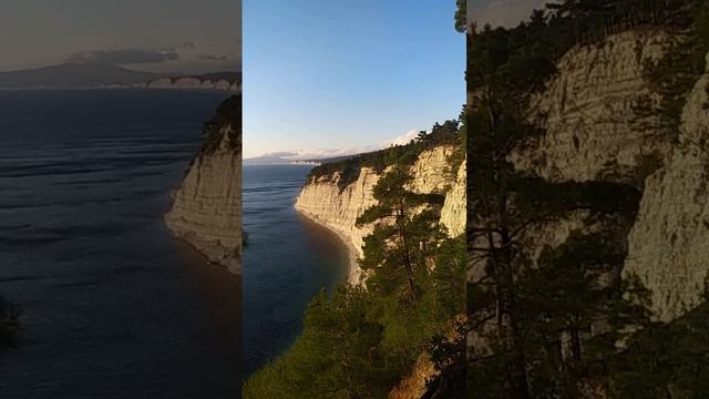 Пляж Голубая Бездна в Геленджике на Чёрном море смотреть онлайн