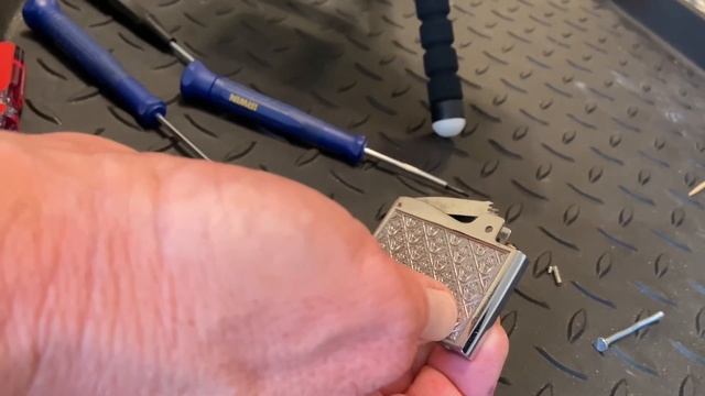 How To Disassemble and Reassemble A Flat Ad Cigarette Lighter to Clear The Flint Tube From The Top смотреть онлайн