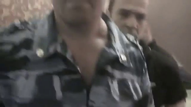 Менты на зоне зашли в блатную хату