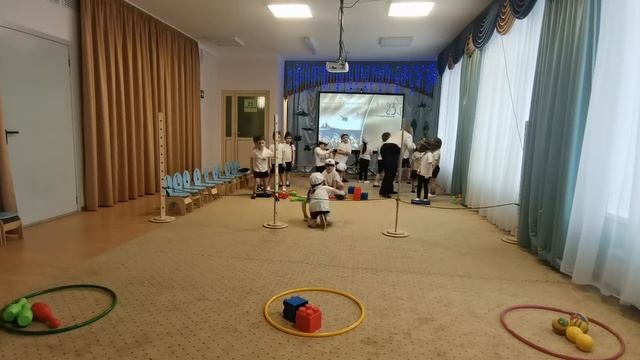 МБДОУ 9, эстафета в средней группе Радуга, 18.02.2022. смотреть онлайн