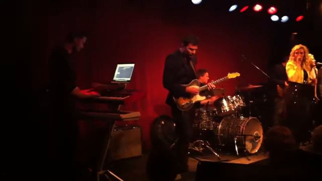 Josefine Wassler Live @ Fasching (Fall Down)